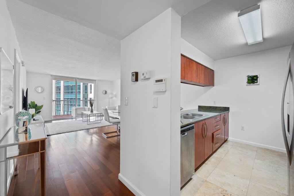 Superb Unit, Centrally Located With Parking Appartamento Miami